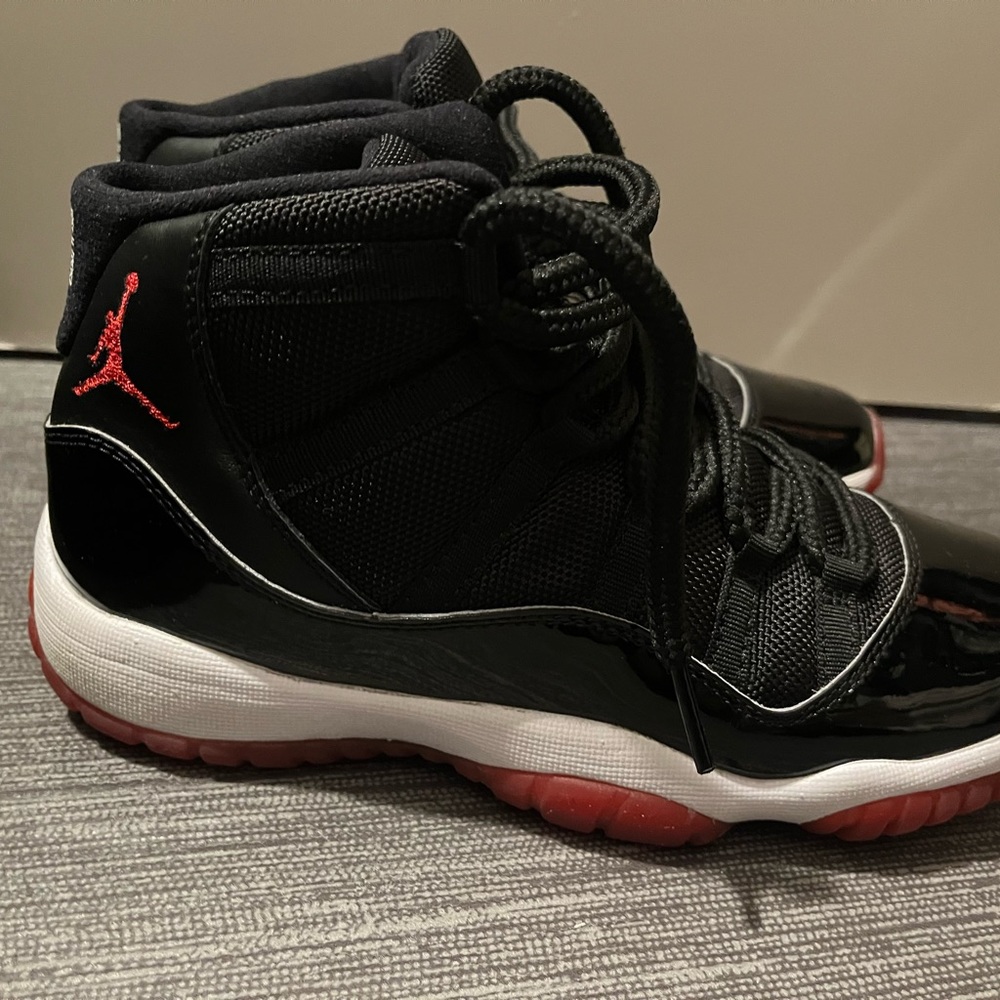 Jordans size: 5.5 youth